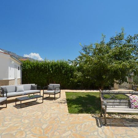 Holiday Home Nevera Каштела Экстерьер фото