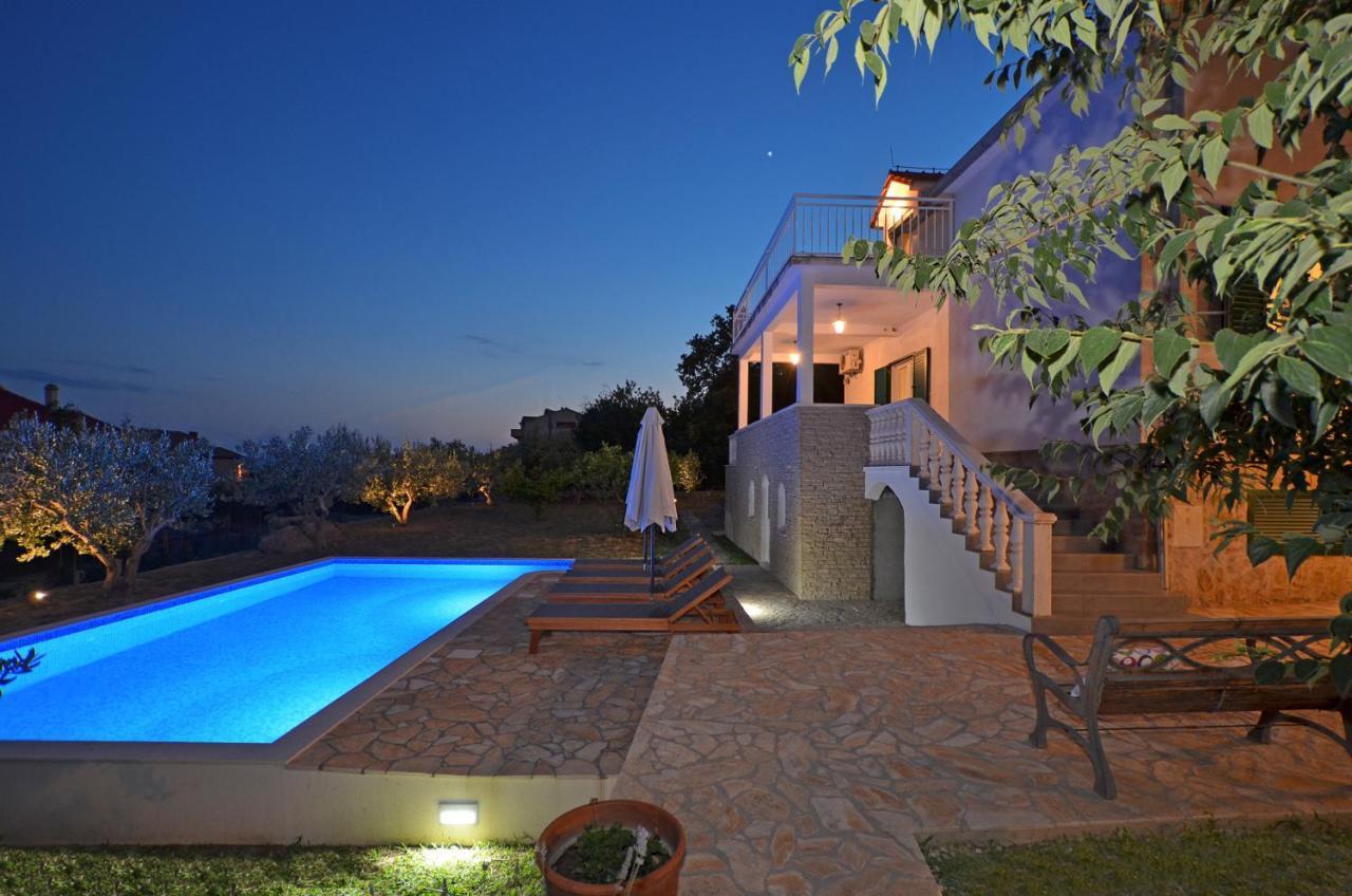 Holiday Home Nevera Каштела Экстерьер фото