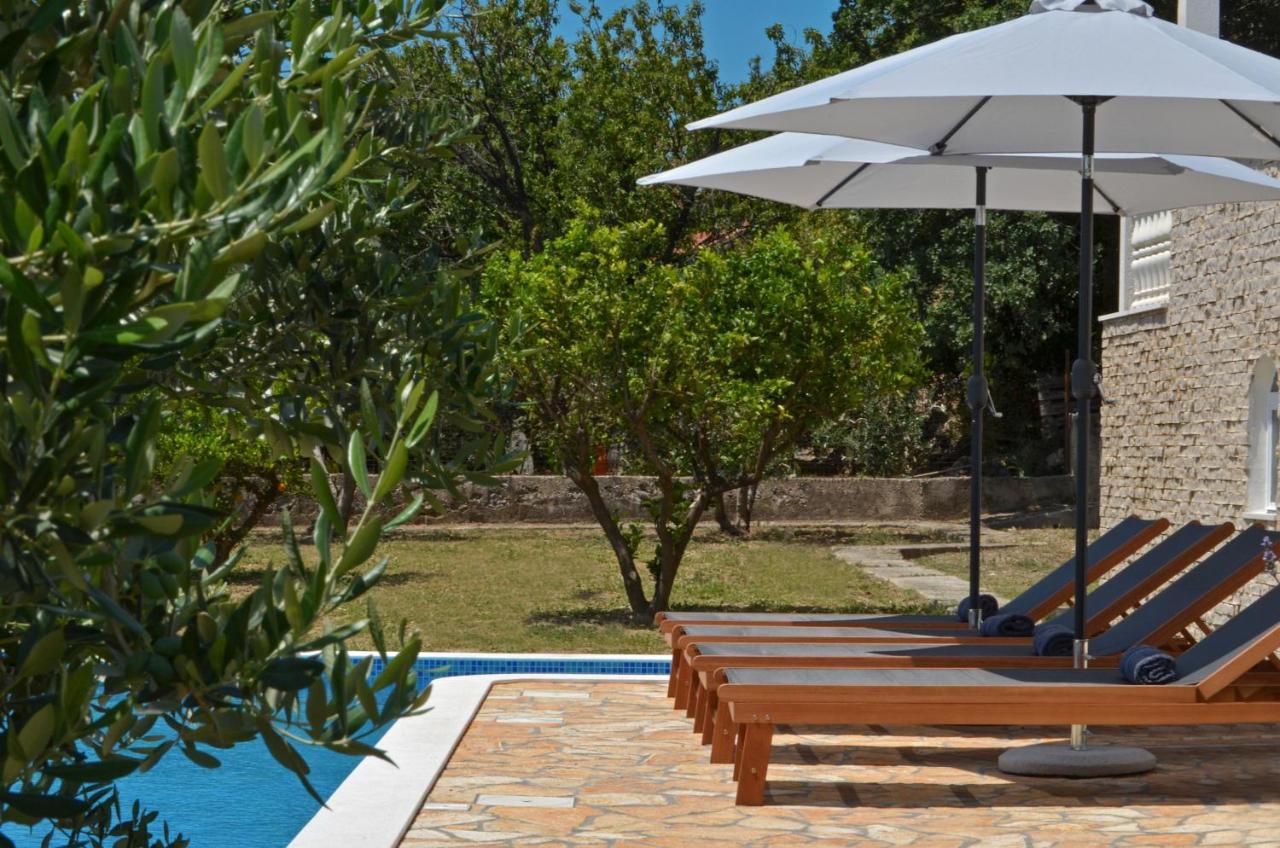 Holiday Home Nevera Каштела Экстерьер фото