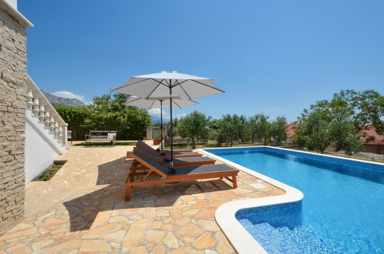 Holiday Home Nevera Каштела Экстерьер фото