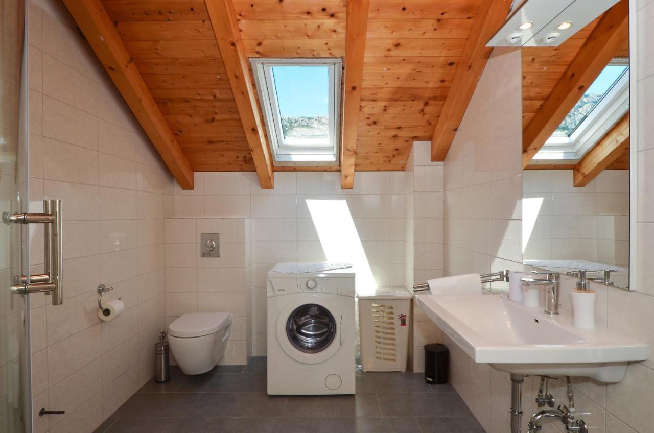 Holiday Home Nevera Каштела Экстерьер фото