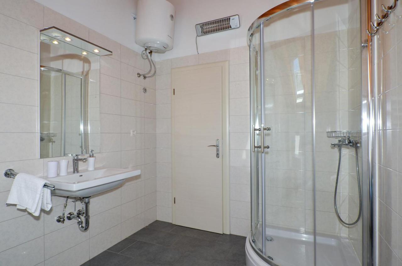 Holiday Home Nevera Каштела Экстерьер фото