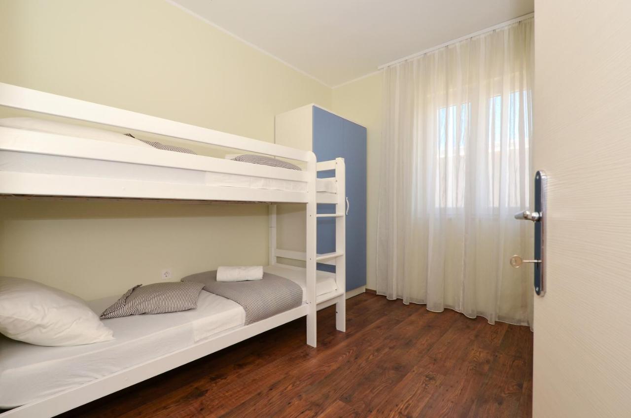 Holiday Home Nevera Каштела Экстерьер фото