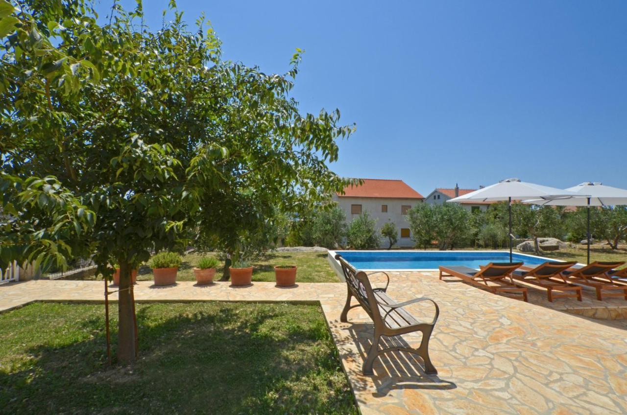 Holiday Home Nevera Каштела Экстерьер фото