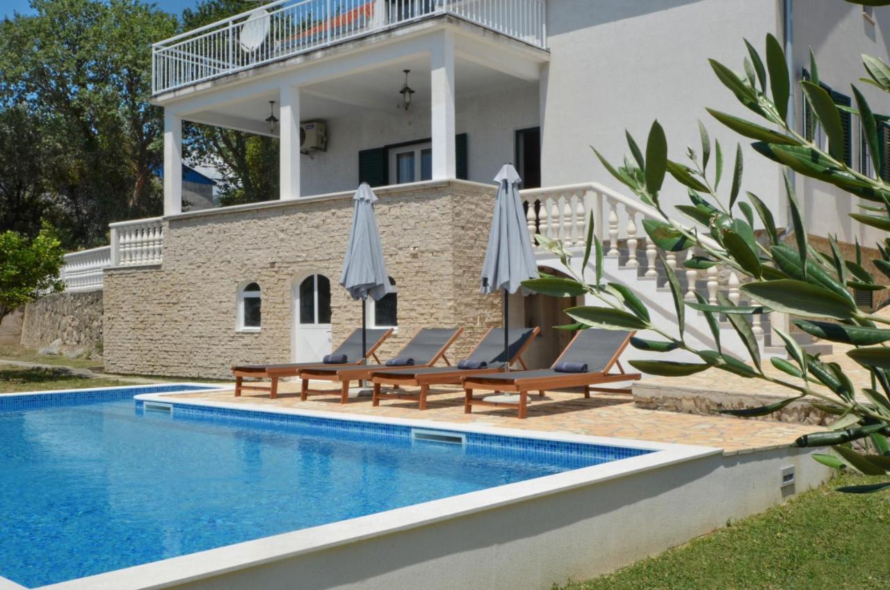 Holiday Home Nevera Каштела Экстерьер фото