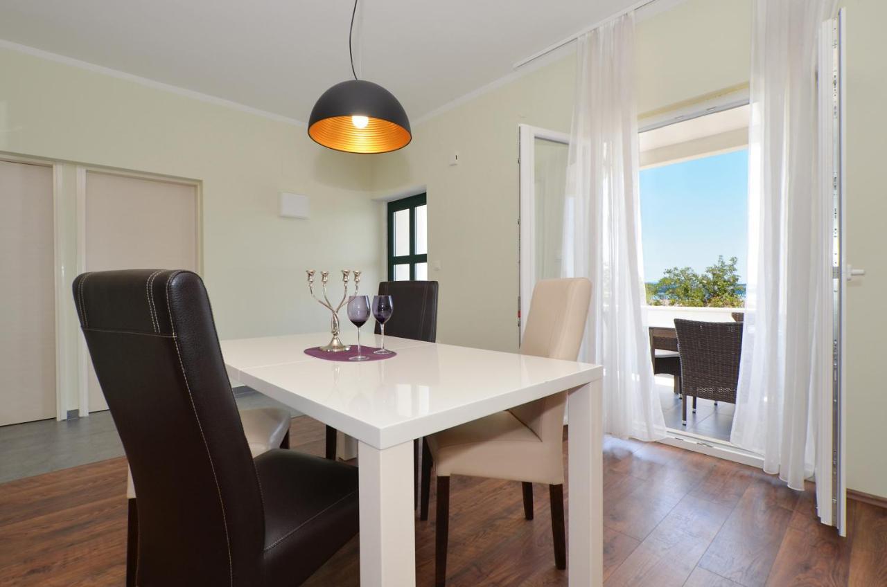 Holiday Home Nevera Каштела Экстерьер фото